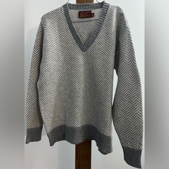 Vintage Gray V-Neck‎ Sweater - Picture 1 of 4